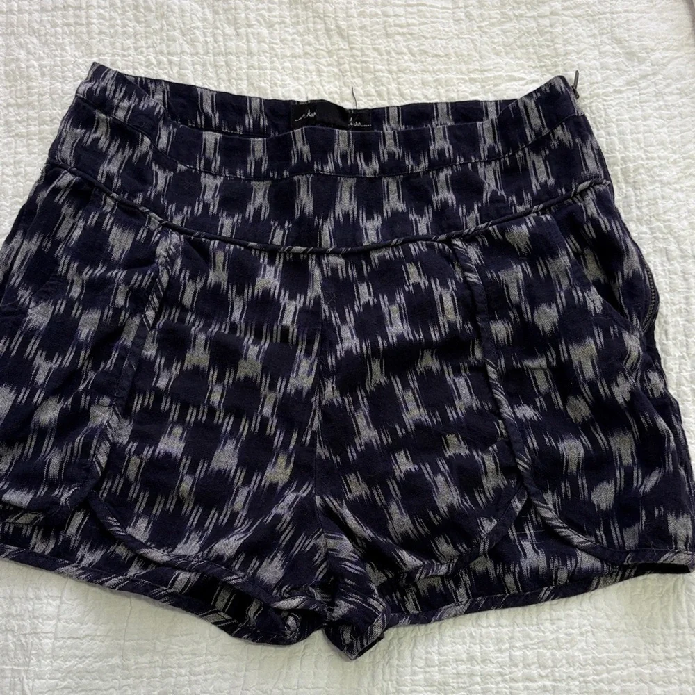 Staring at Stars Urban Outfitters ikat-style pattern high-rise shirts. Size 10.